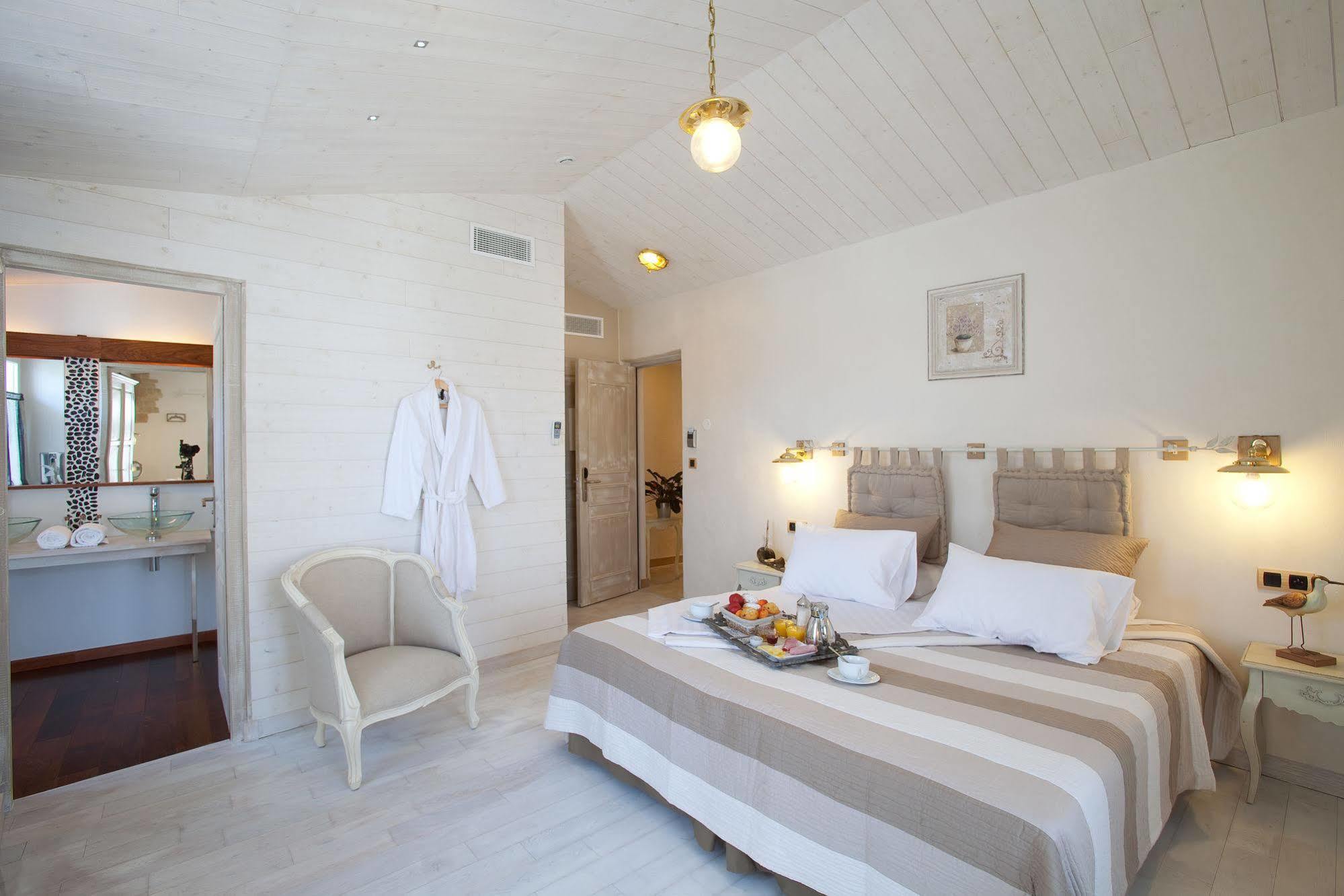 Les Portes-en-Re Chambre D'Hotes Hote Des Portes Ile De Re מראה חיצוני תמונה